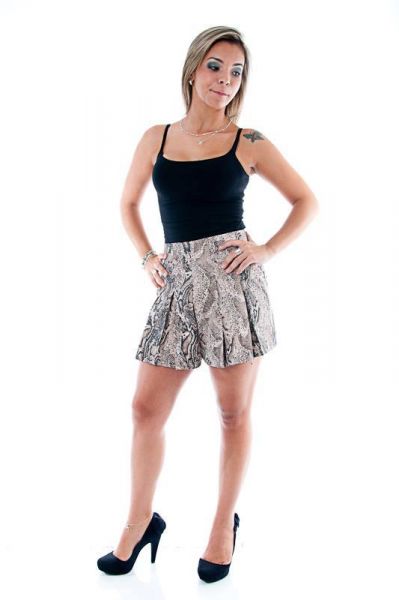 Shorts com estampa de cobra